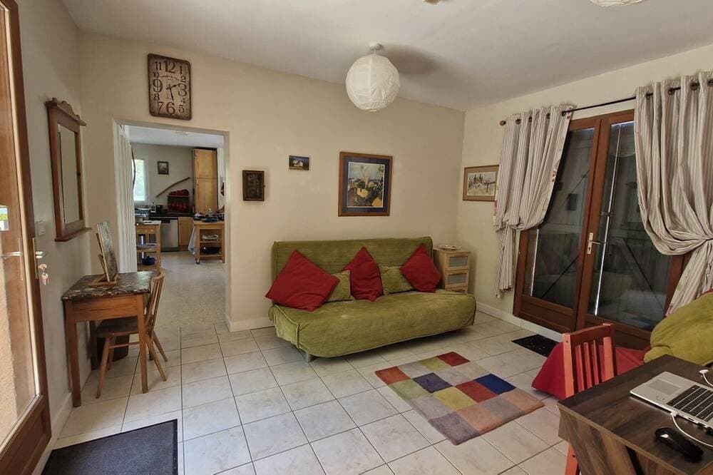 Foto 6 von 30: Secluded villa with large garden pool Overlooks beautiful picturesque village