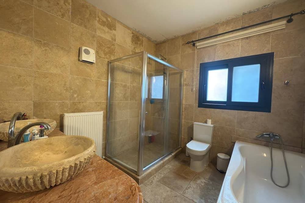 Foto 9 von 30: Geräumige Villa mit 4 Schlafzimmern, privatem Pool und großem Garten, Bellapais.