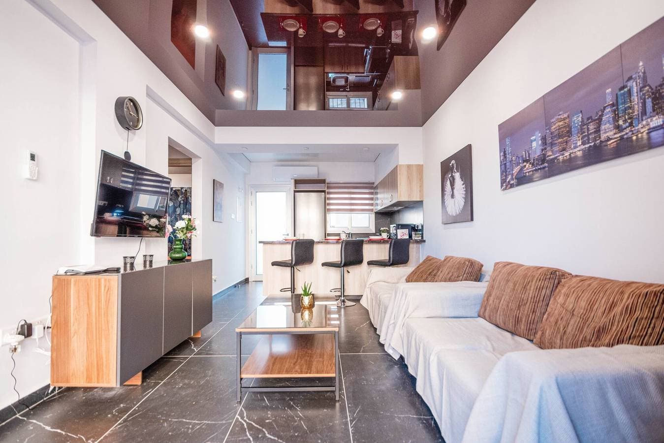 Mackenzie Suite 1