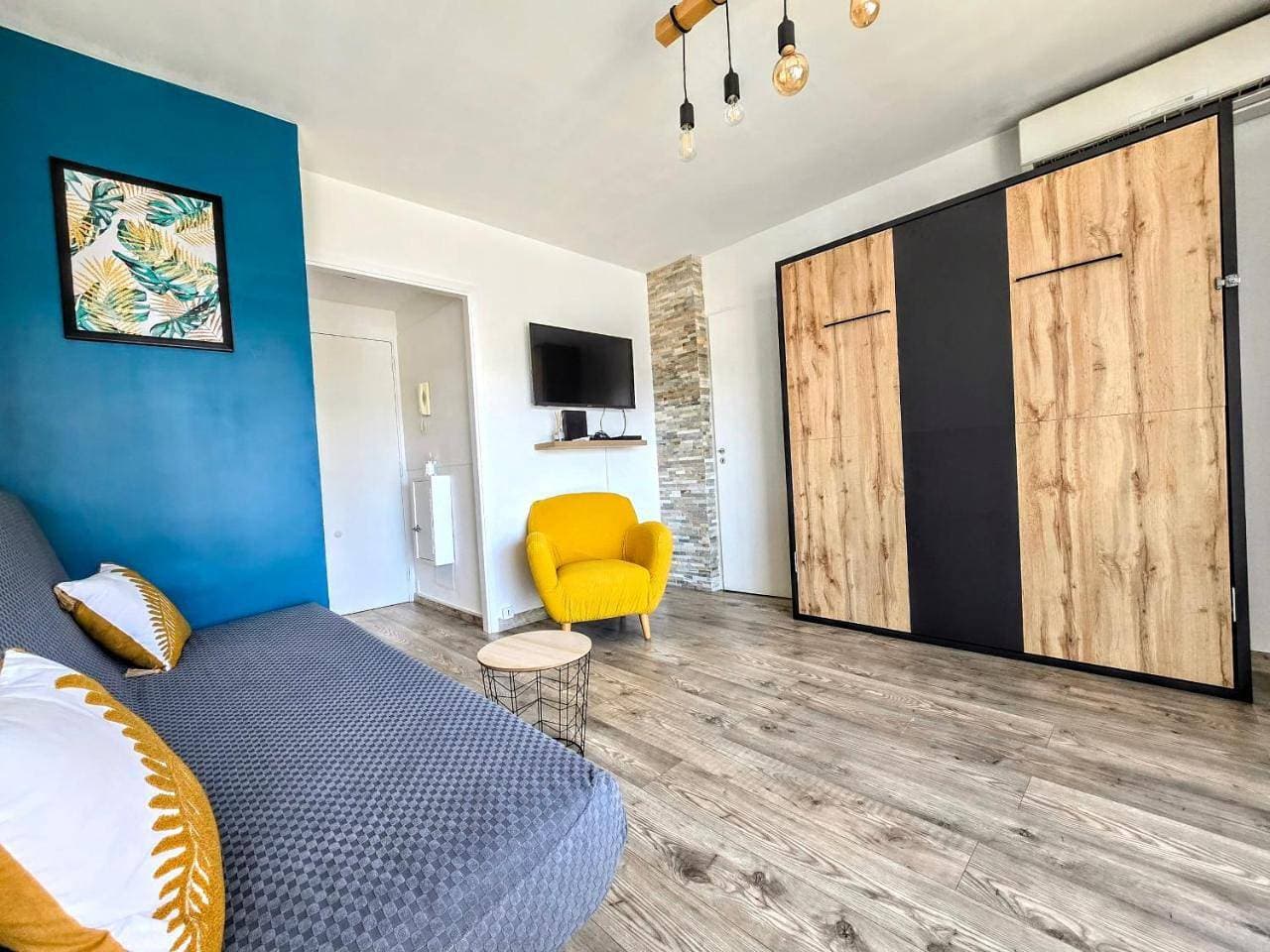Foto 9 von 27: Studio Apartment with King Bed