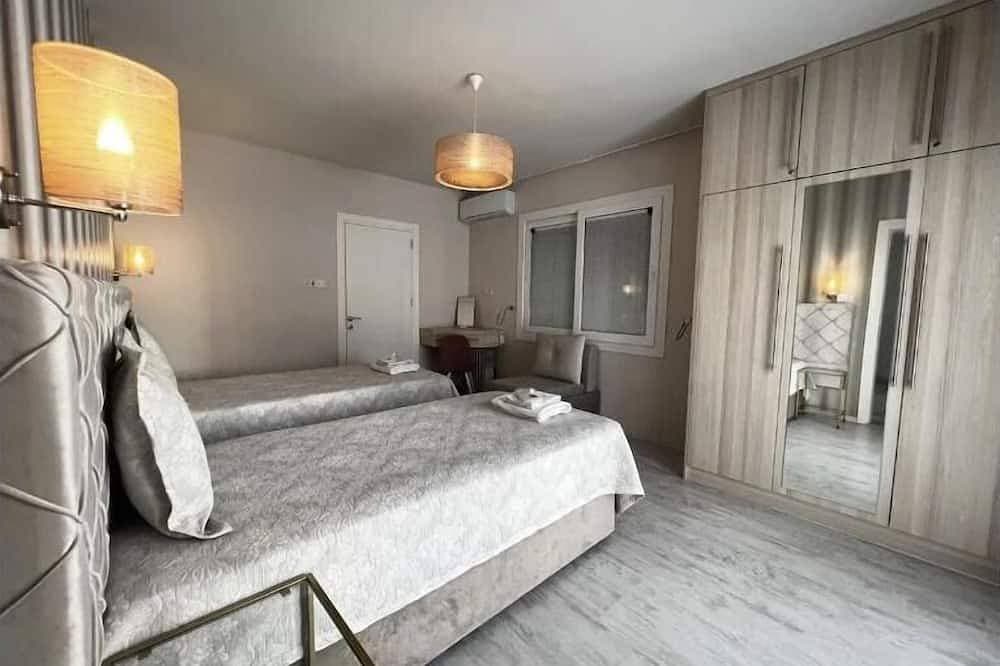 Foto 4 von 30: 4 Bedroom Private Villa, Pool, Kyrenia Town