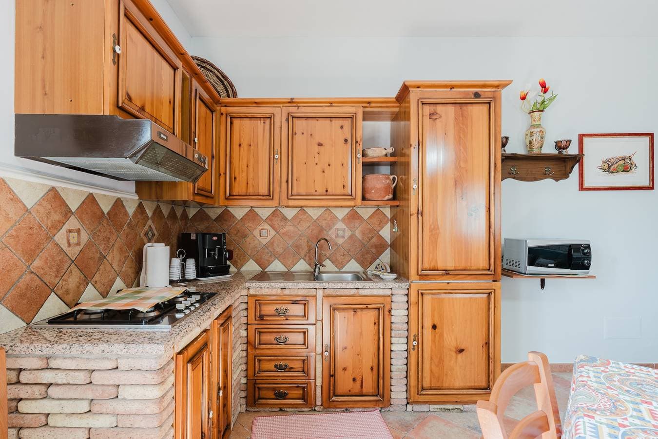 Foto 5 von 27: Apartment 'Casa Vacanze 4 Pileri - Perollo' mit Bergblick, Gemeinschaftspool und WLAN