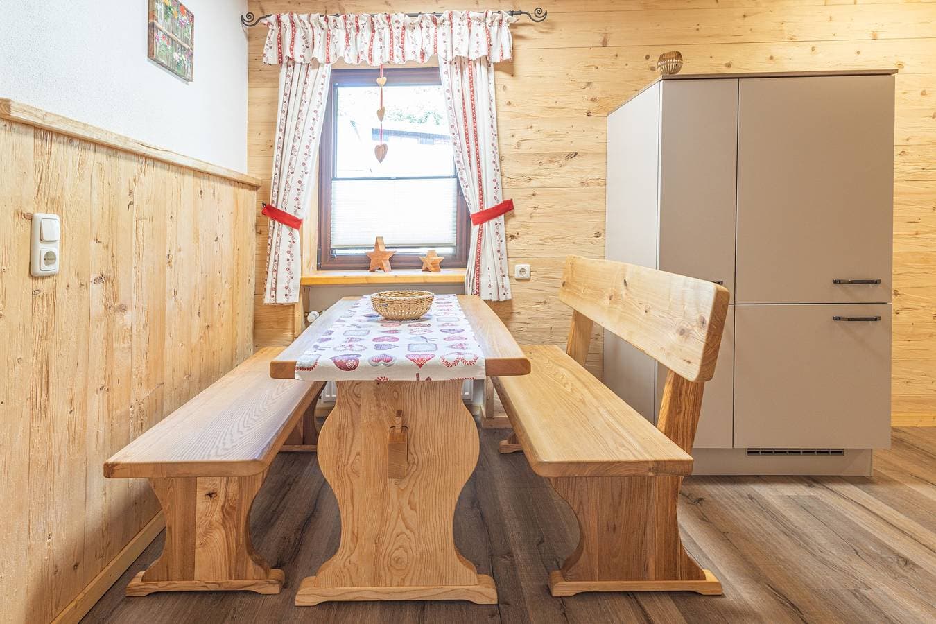 Foto 3 von 26: Ferienwohnung 'Fewo Rotwand' mit Gemeinschaftsterrasse, Gemeinschaftsgarten und WLAN