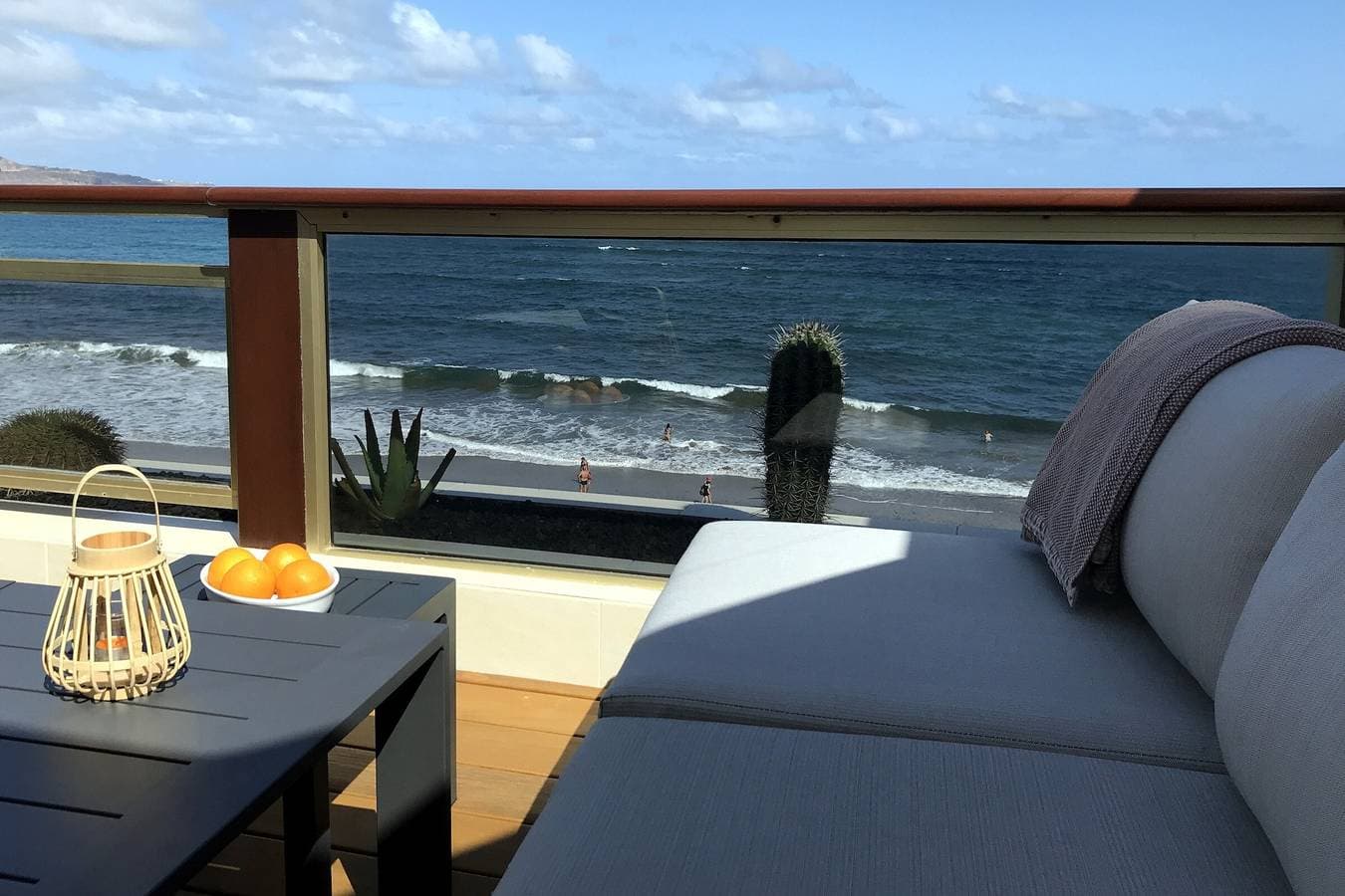 Foto 5 von 45: Apartment „Fabulous Canteras First Beachfront“ mit Meerblick, WLAN und Terrasse