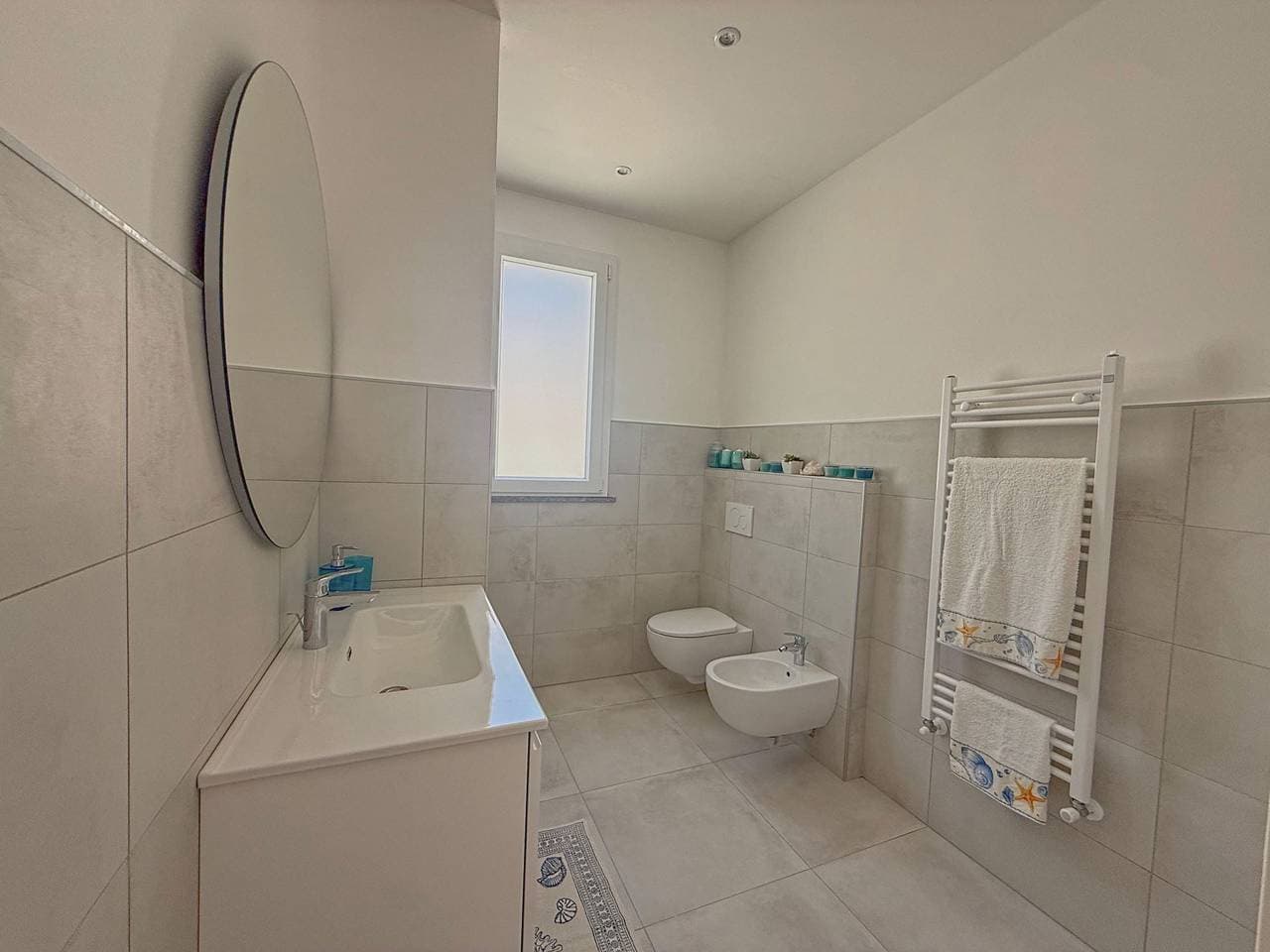 Foto 9 von 24: Ferienwohnung für 7 Personen mit Balkon