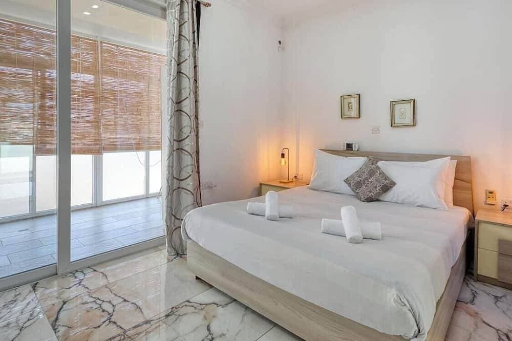 Foto 2 von 30: Central Sliema | 3Br home w/Terrace, Walk to Beach