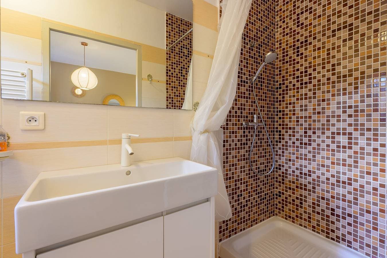 Foto 13 von 21: Angrenzendes Ferienhaus mit privatem Pool