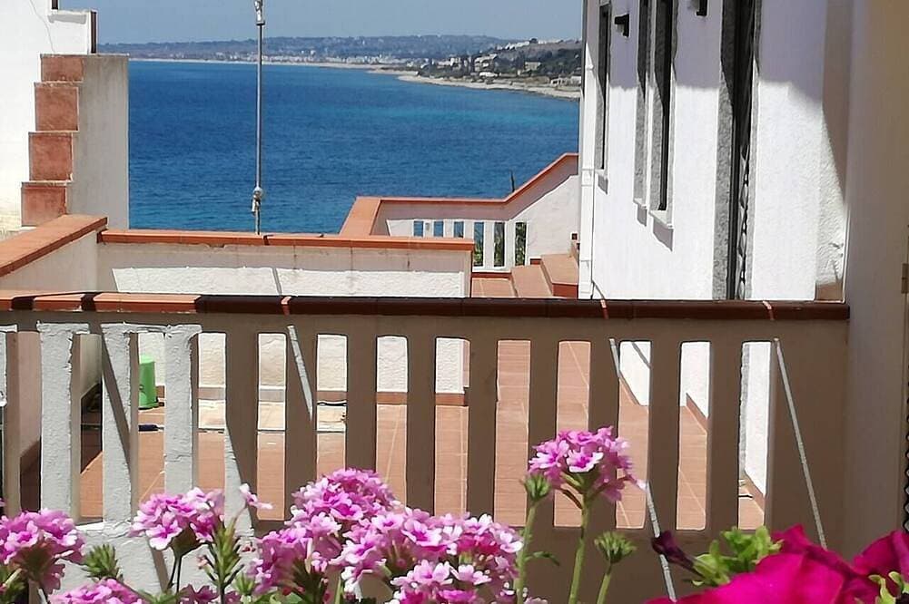 Green Bay House 100 meters from the sea 1