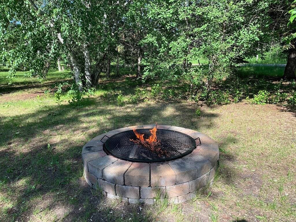 Foto 12 von 33: 3 Bedroom Cottage - Sunroom + Patio + Fire Pit