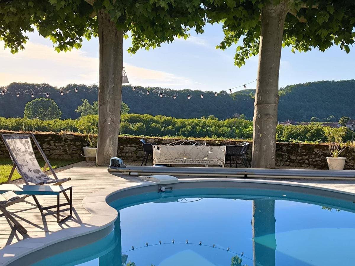 Séjour cosy avec piscine privée et vue panoramique 1