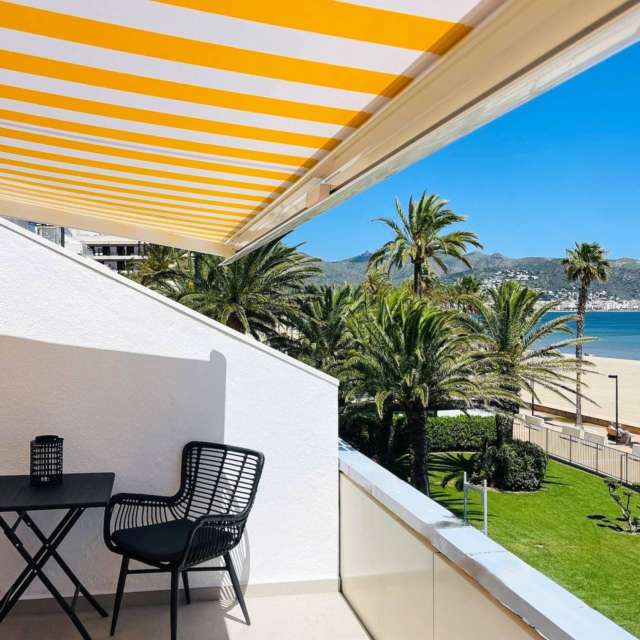 Foto 4 von 50: Charmante Wohnung zur Miete in Roses, Costa Brava! 0 Meter vom Strand entfernt. Genießen Sie den Gemeinschaftspool und den Meerblick.