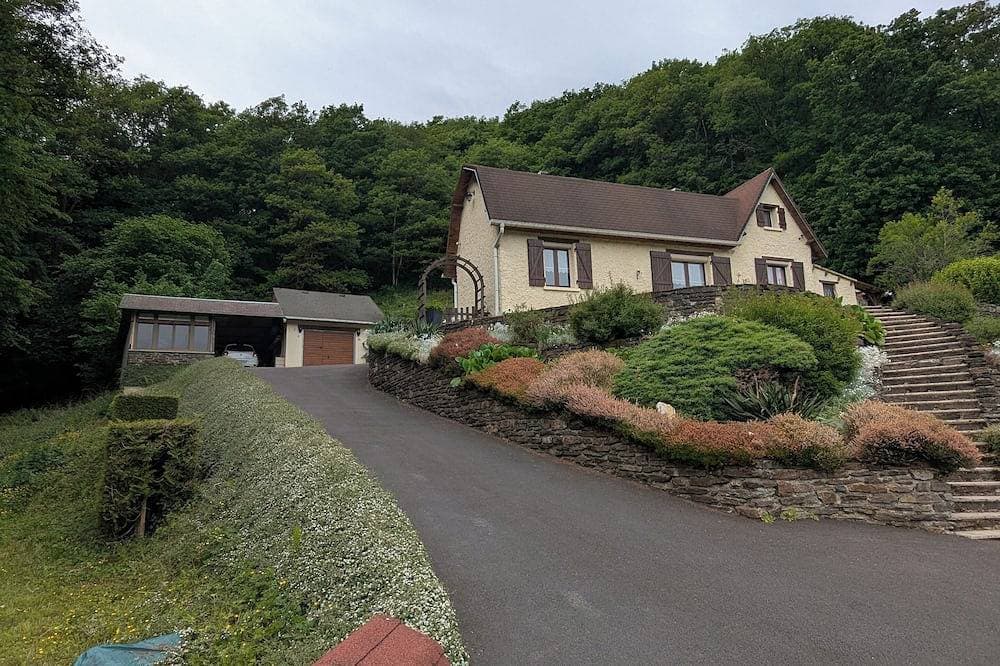 Charming 3-bedroom country house, ideal for up to 8 guests. 1