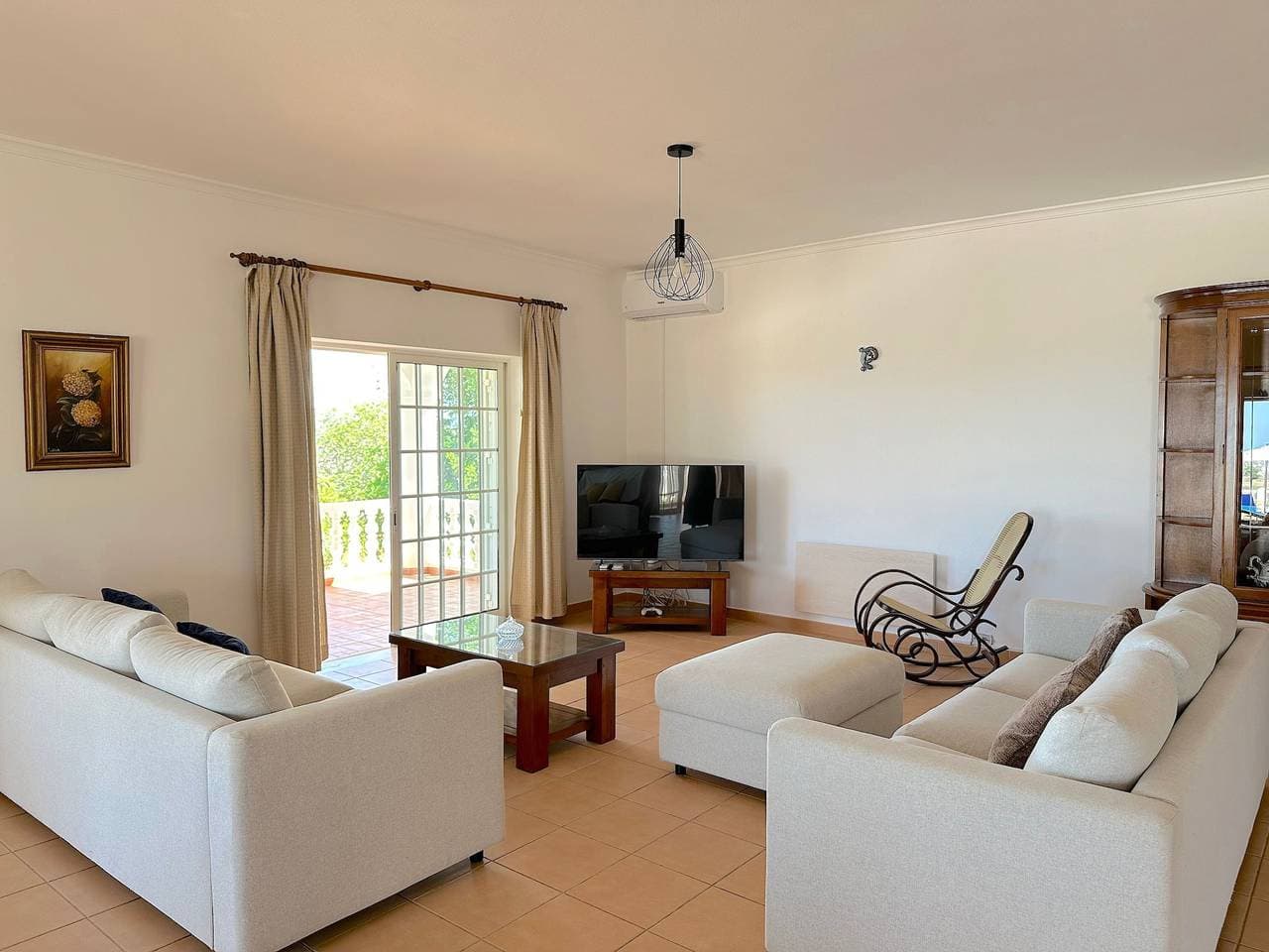 Foto 7 von 128: BnB Homes Luxurious Villa with 5 bedrooms & pool