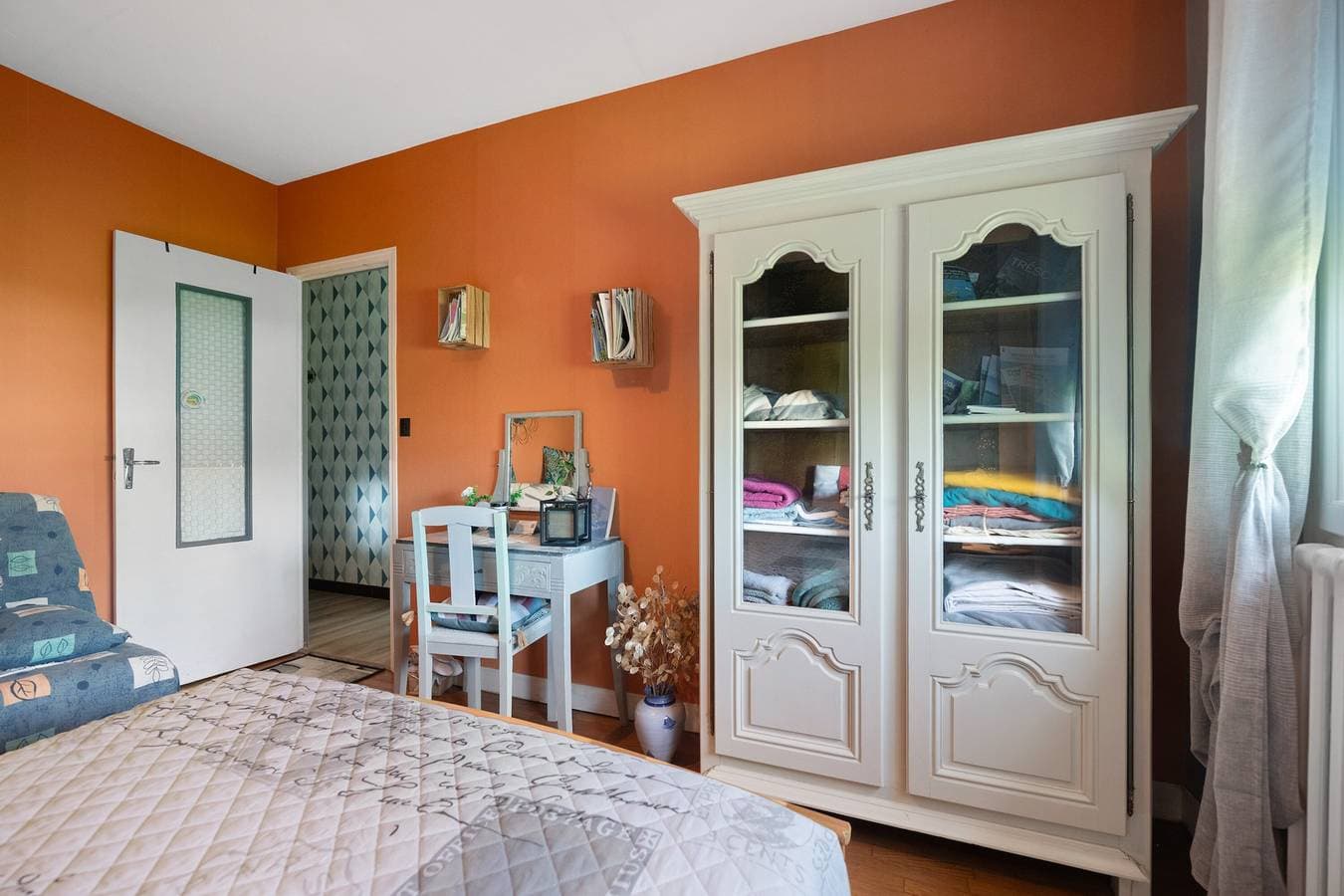 Foto 6 von 26: Gästezimmer „Les Camélias“ mit Gemeinschaftsterrasse und privatem Garten