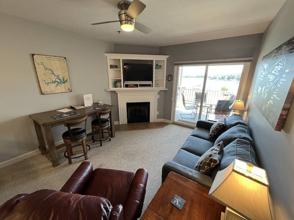 Foto 10 von 23: #118 Pointe - 1 Bedroom Lakefront Condo at Mariners Sml
