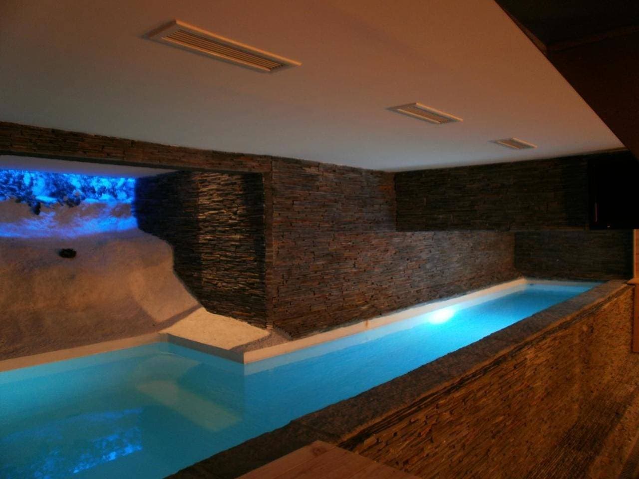 Foto 5 von 44: Duplex Loft with Private Swimming Pool (4 Adults)