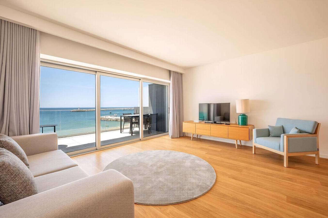 Foto 2 von 34: Ferienwohnung für 4 Personen mit Pool