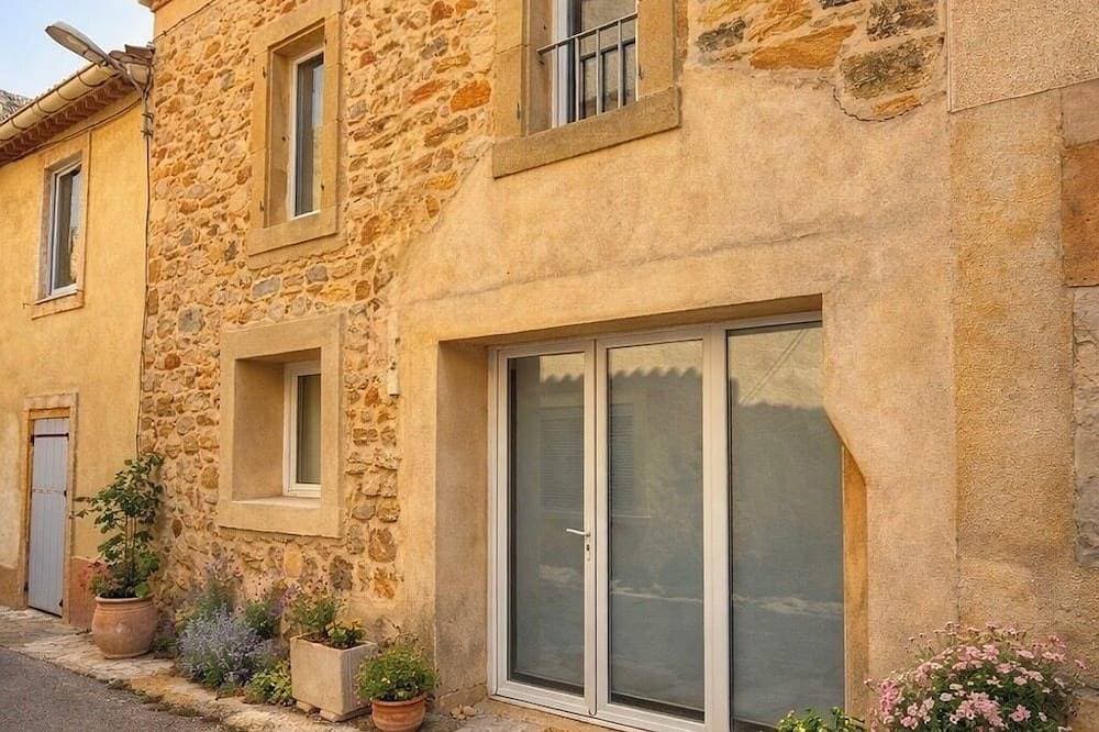 Foto 10 von 19: Stone Villa with Fully Private Pool not overlooked & AC - 20 min from Beaches