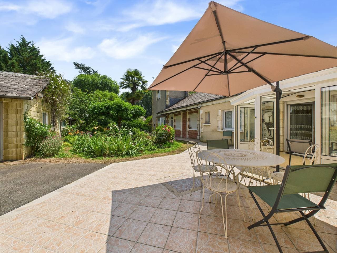 Foto 6 von 21: Direkt an der Vézère – Haus für 6 – Terrasse