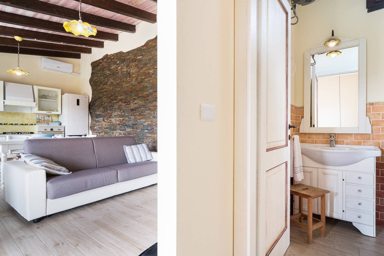 Foto 8 von 23: Ferienhaus 'Casa Luna' mit Seeblick, WLAN und Klimaanlage
