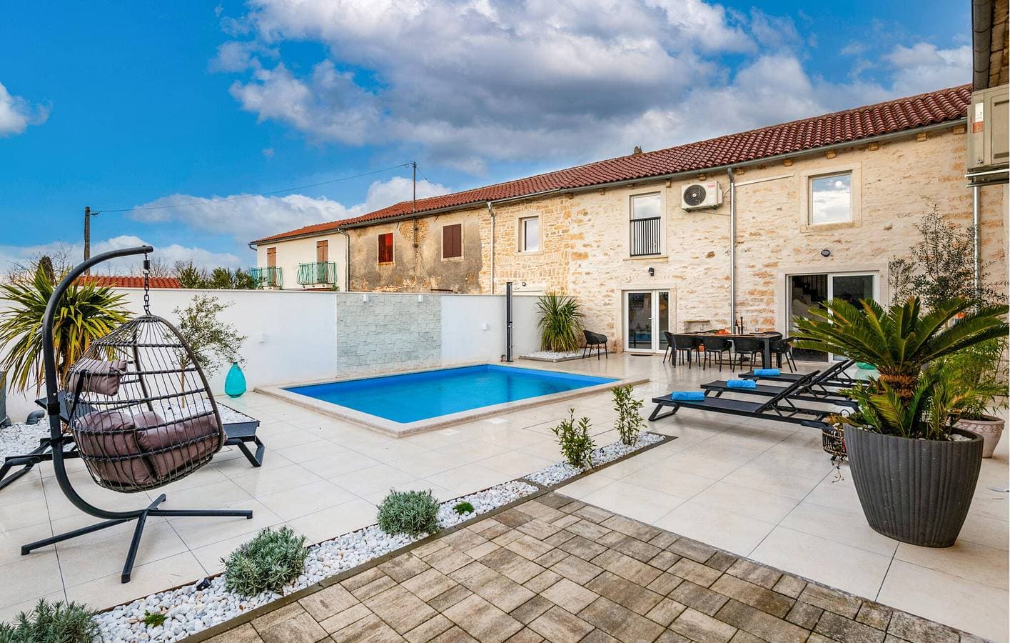 Gemütliche 100 m² große Ferienwohnung mit Pool, Terrasse und WLAN in der Nähe von Kanfanar 1