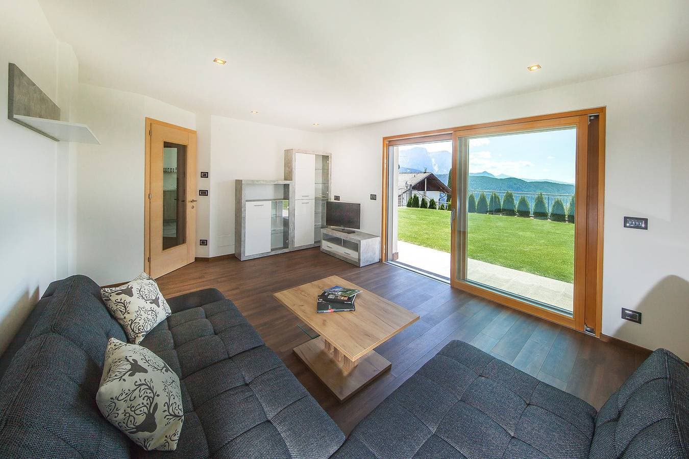 Foto 9 von 10: Ferienwohnung 'Avea App 2-2 Personen' mit Bergblick und Garten