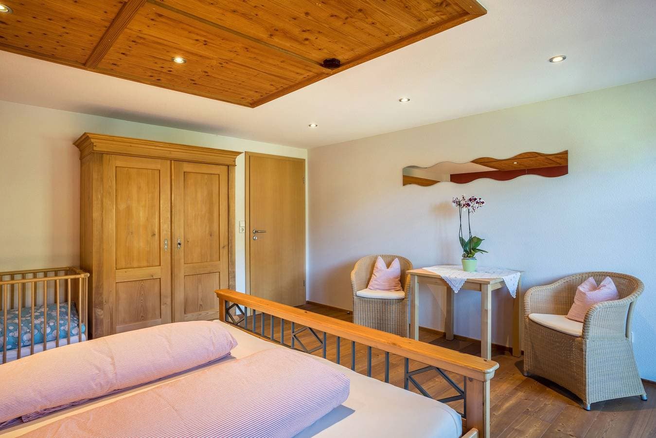 Foto 13 von 32: Jungbauernhof: Ferienwohnung "Hof" mit Bergblick, Balkon und Wlan