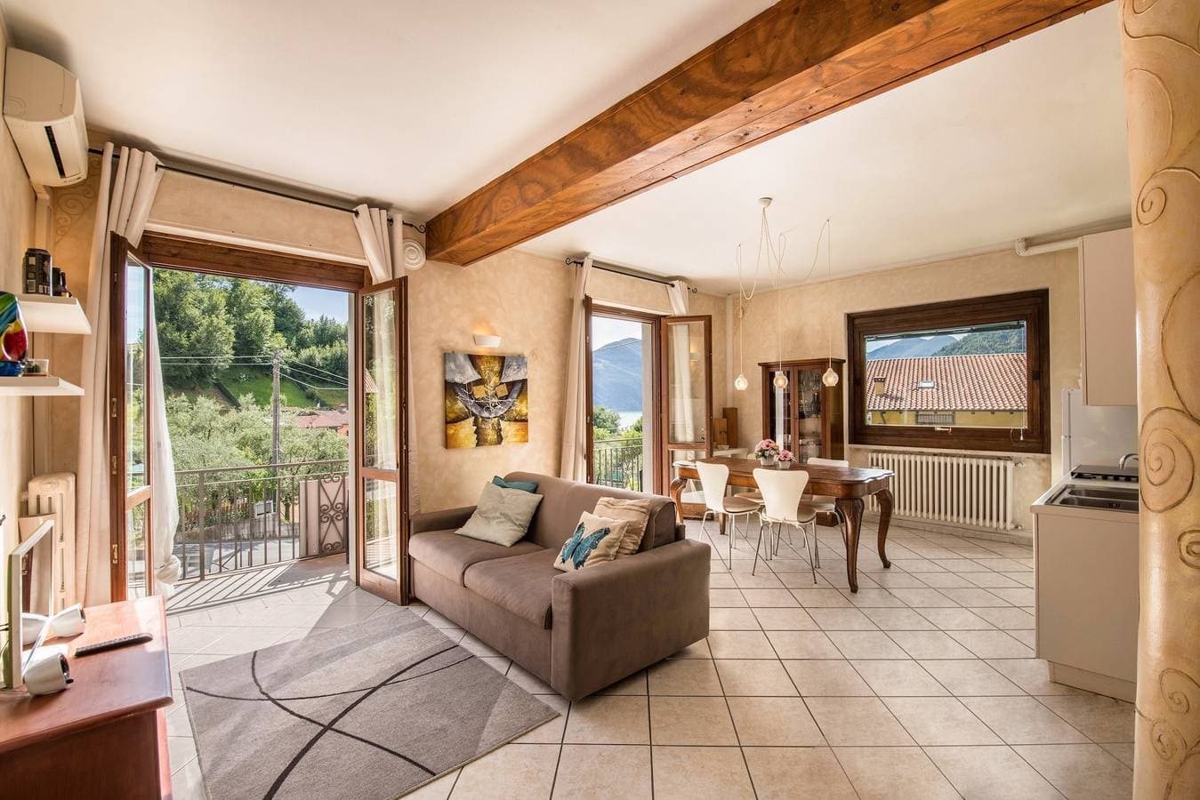 Foto 4 von 33: Ferienwohnung mit Seeblick, Pool, WLAN & Terrasse