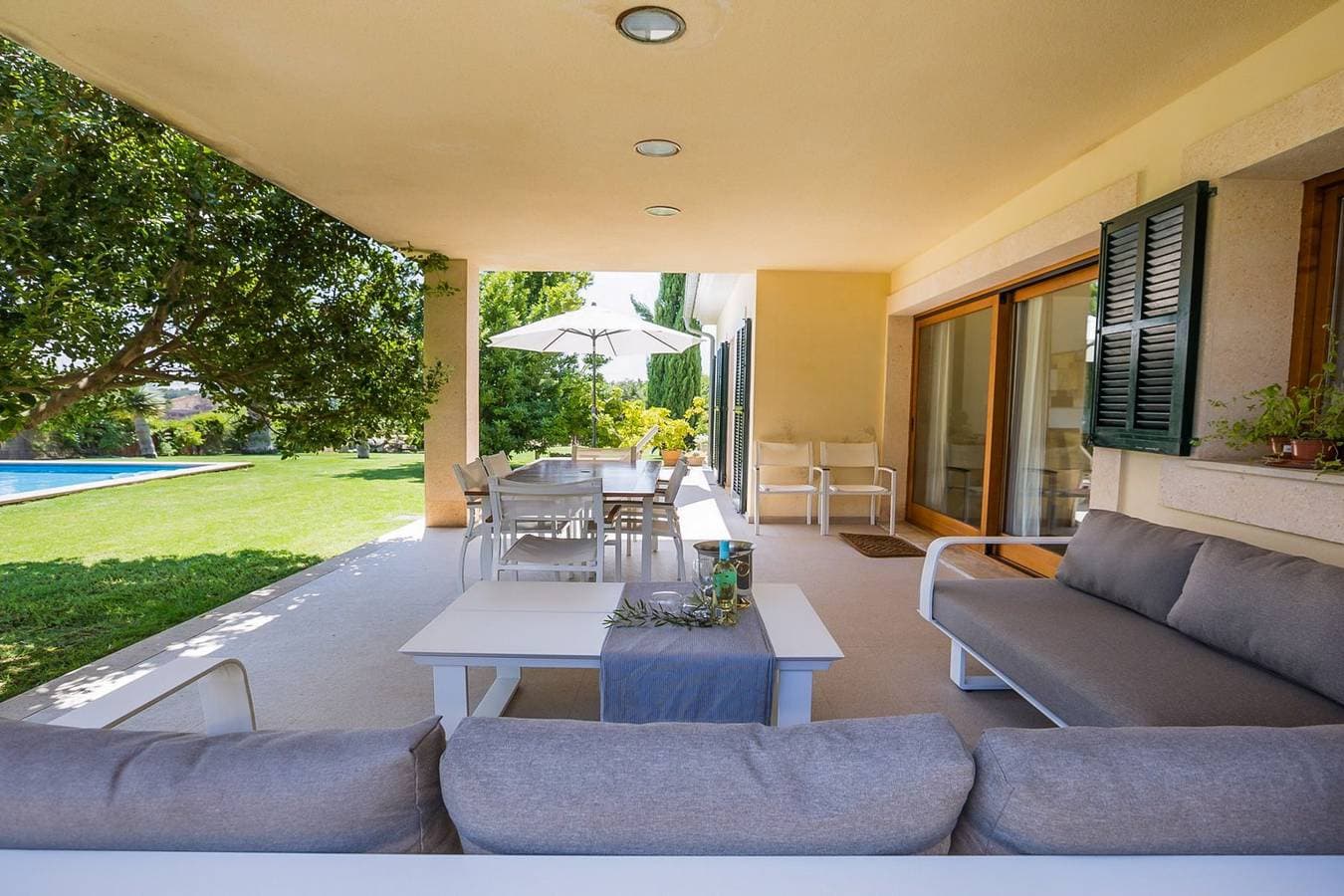 Foto 12 von 29: Villa für 8 Personen mit Terrasse