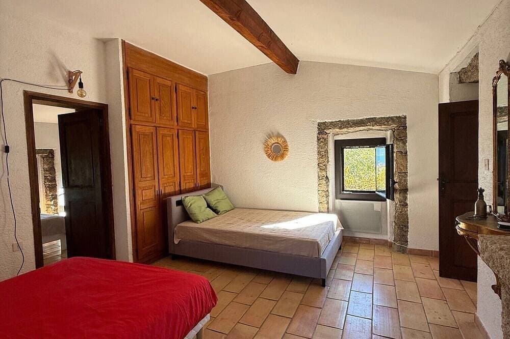 Foto 7 von 22: Traditional Corsican house between sea and scrub