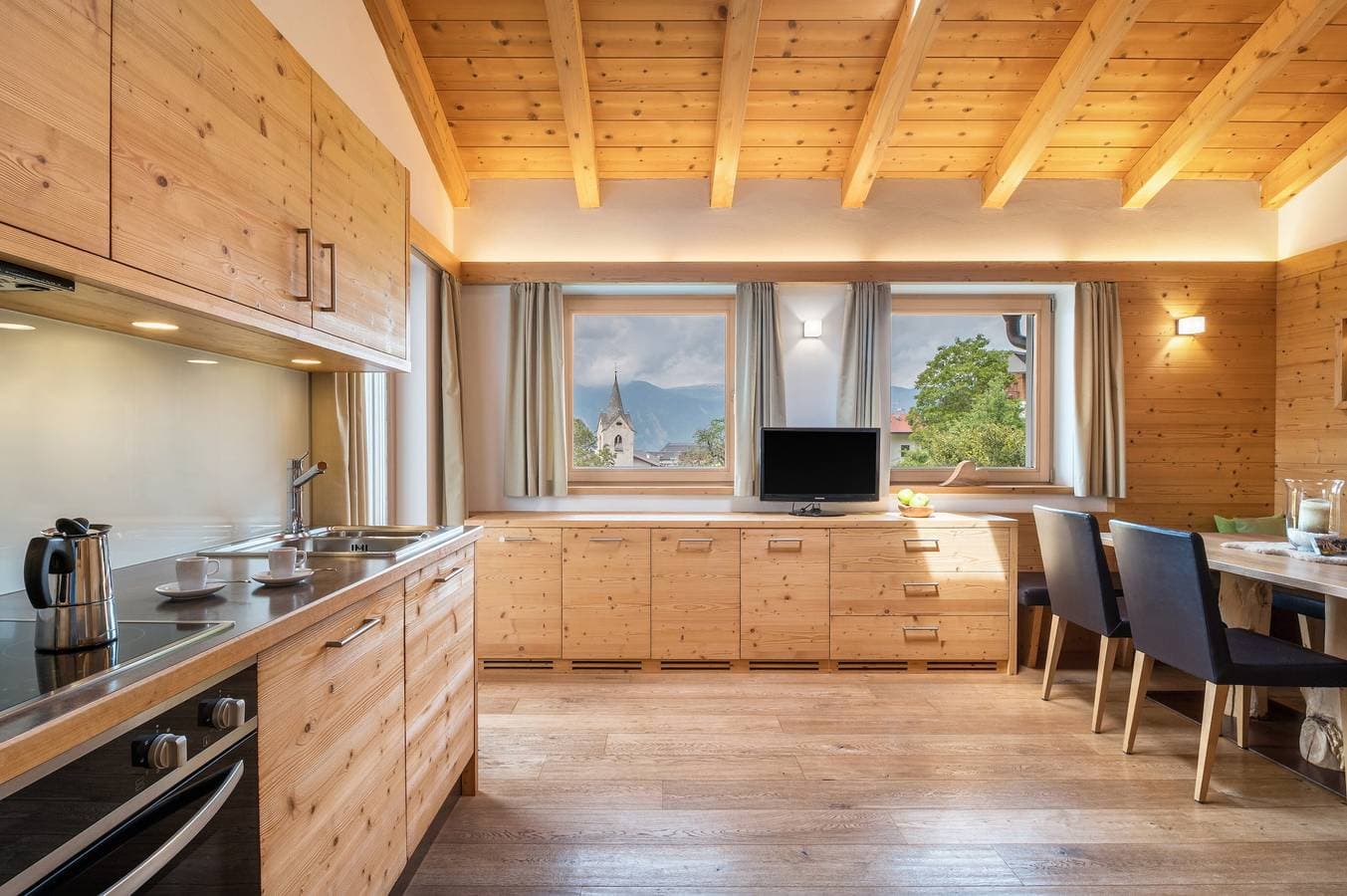 Foto 3 von 32: Ferienwohnung 'Sassun' mit Bergblick, Garten & WLAN