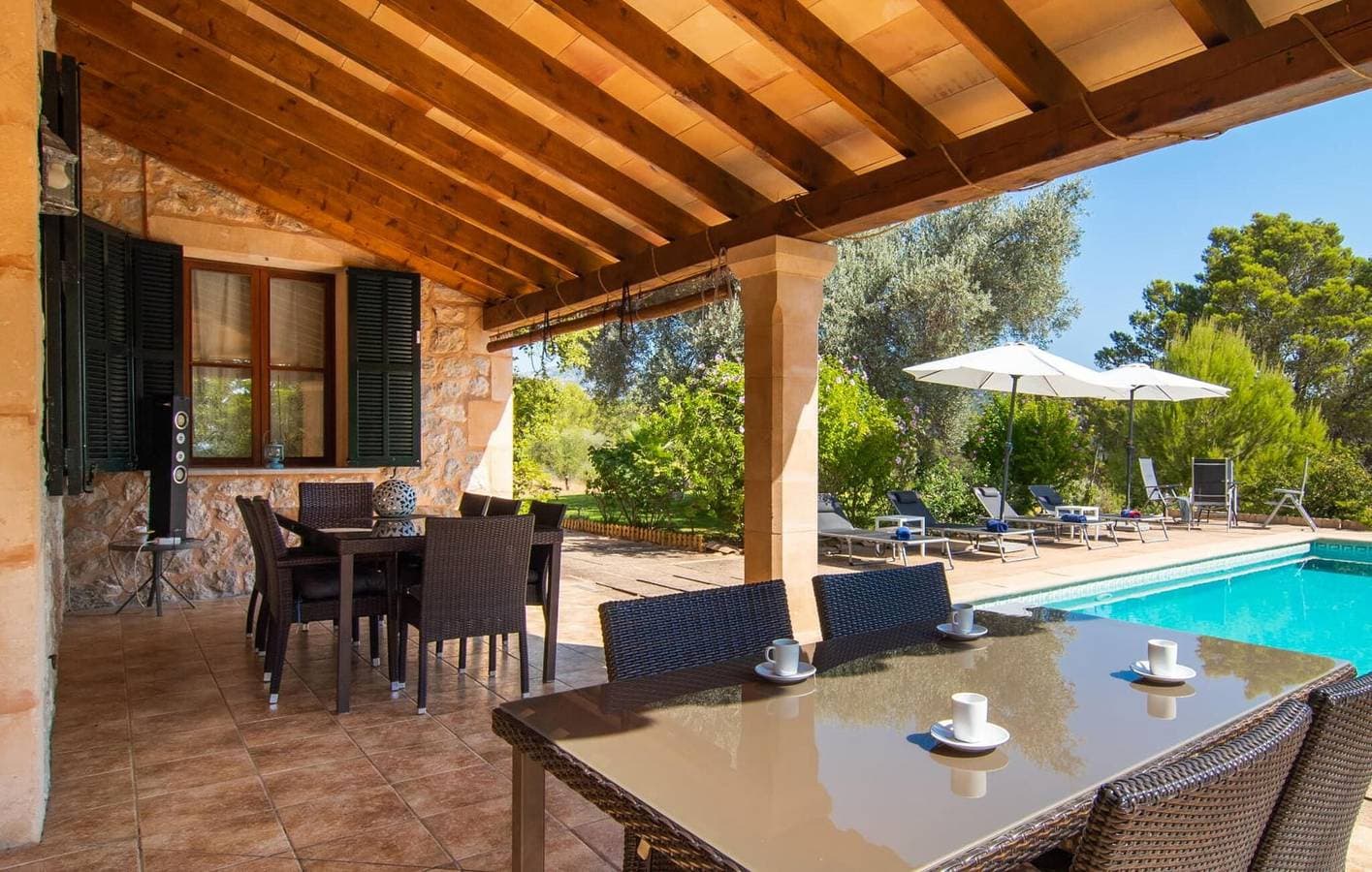 Foto 8 von 41: Selva Oasis: 2BR Apartment mit Pool und Terrasse