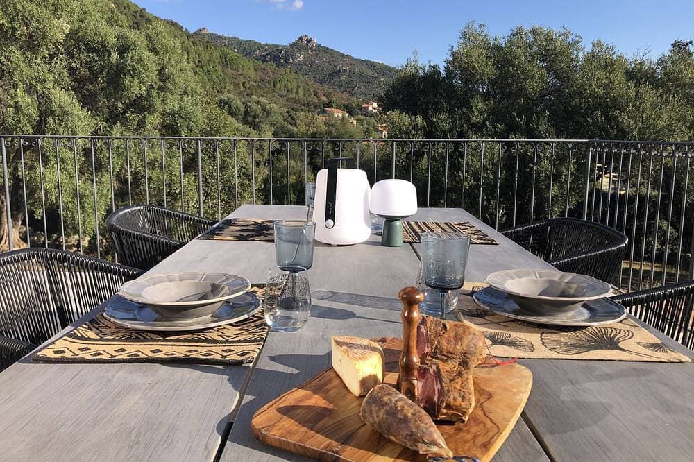 Foto 9 von 30: Detached & air-conditioned villa. Swimming pool. Garden with trees. Close to beaches