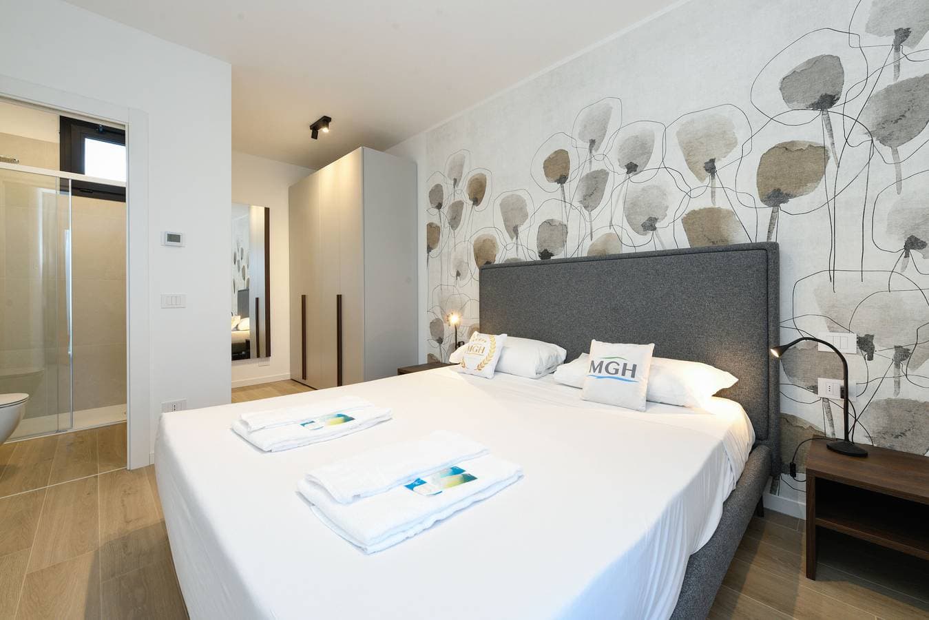 Foto 6 von 29: Mgh Luxury - Palms Residence Sirmione N2