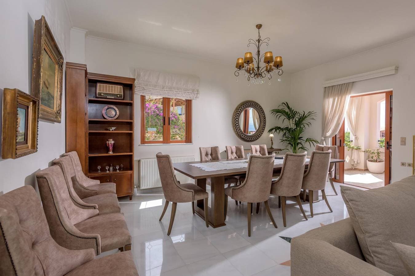 Foto 6 von 47: Villa für 12 Personen mit Terrasse
