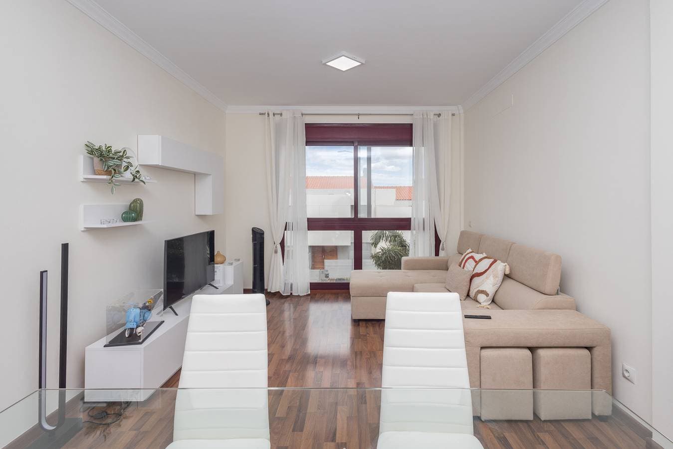 Foto 6 von 42: Luxury Workfriendly Home - Far Ocean Views