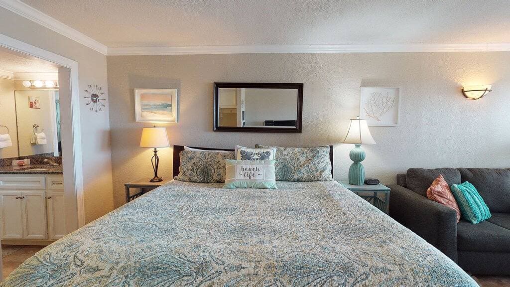 Foto 5 von 20: Sb142: Eigentumswohnung mit Blick auf den Golf im Herzen der Altstadt Sleeps 2