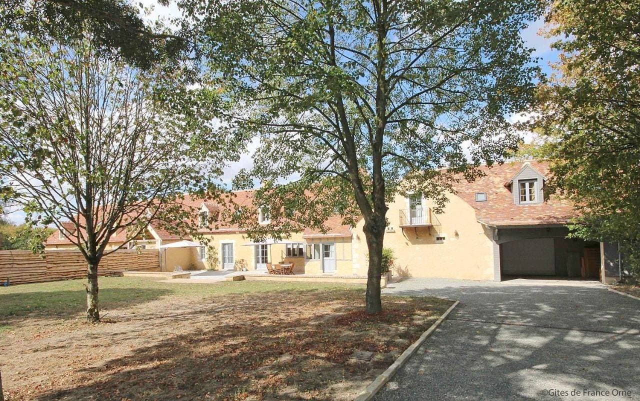 Foto 4 von 5: Three-Bedroom House