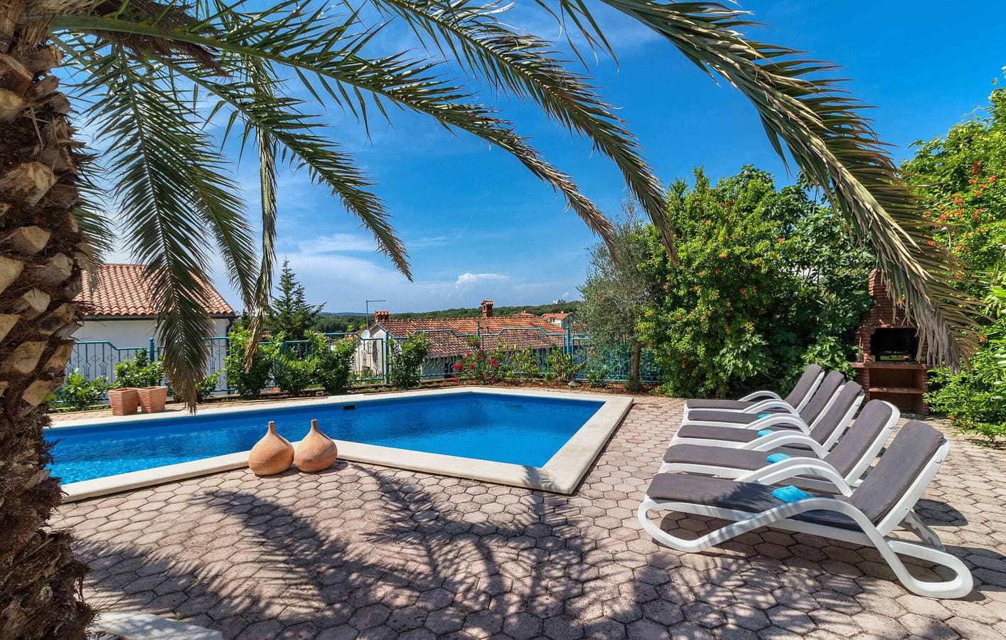 Foto 9 von 35: Gemütliche Ferienwohnung mit Pool, Terrasse und 1,5 km entferntem Strandzugang