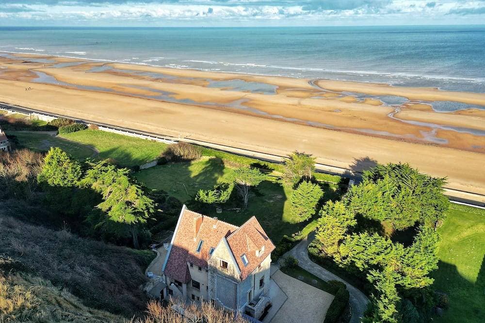 La Sauvagère, Exceptional Art Deco Villa on Omaha Beach with Direct Beach Access 1