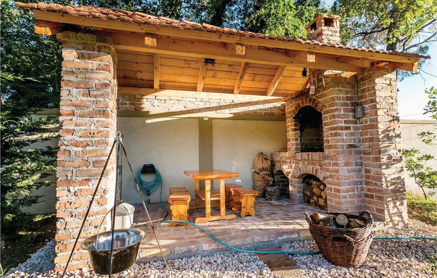 Foto 12 von 36: Ferienwohnung für 8 Personen mit Terrasse