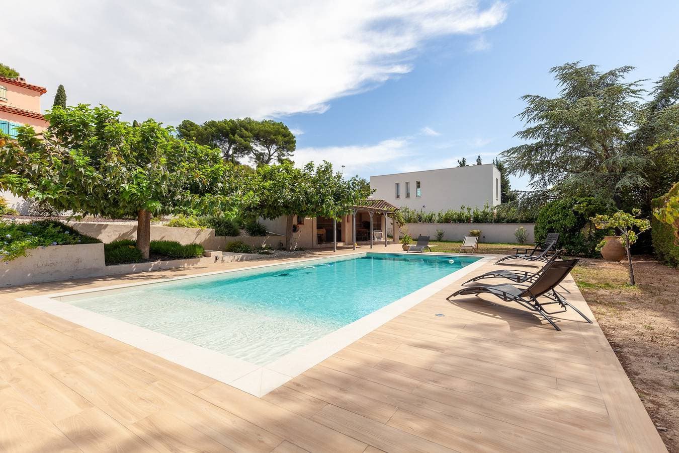 Appart Cocon avec piscine et jardin 1
