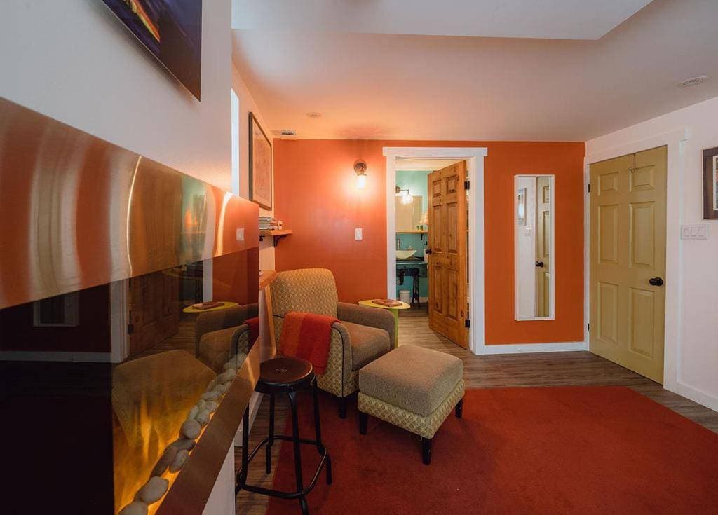 eARTh studios GallerySuite 1