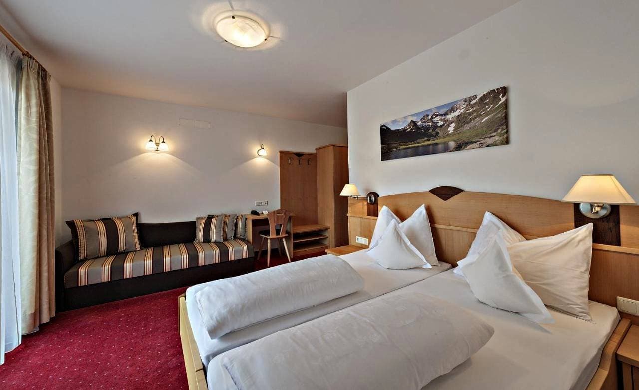 Foto 5 von 28: Double Room with Balcony