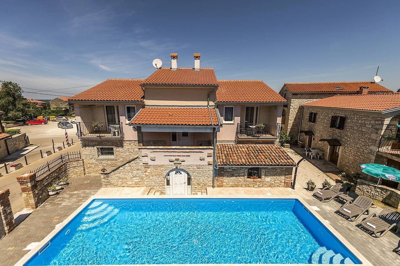 Ferienwohnung Noemi II in der Villa Valtrazza mit gemeinsamem Pool 1