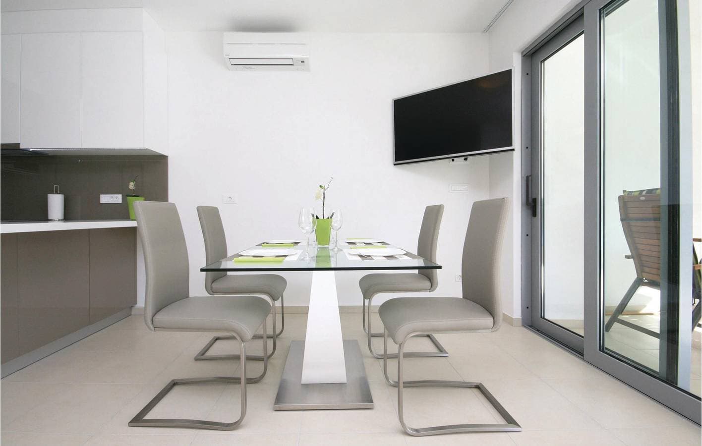 Foto 5 von 32: Gemütliche Ferienwohnung mit Meerblick, Terrasse, WLAN und Zugang zum Strand