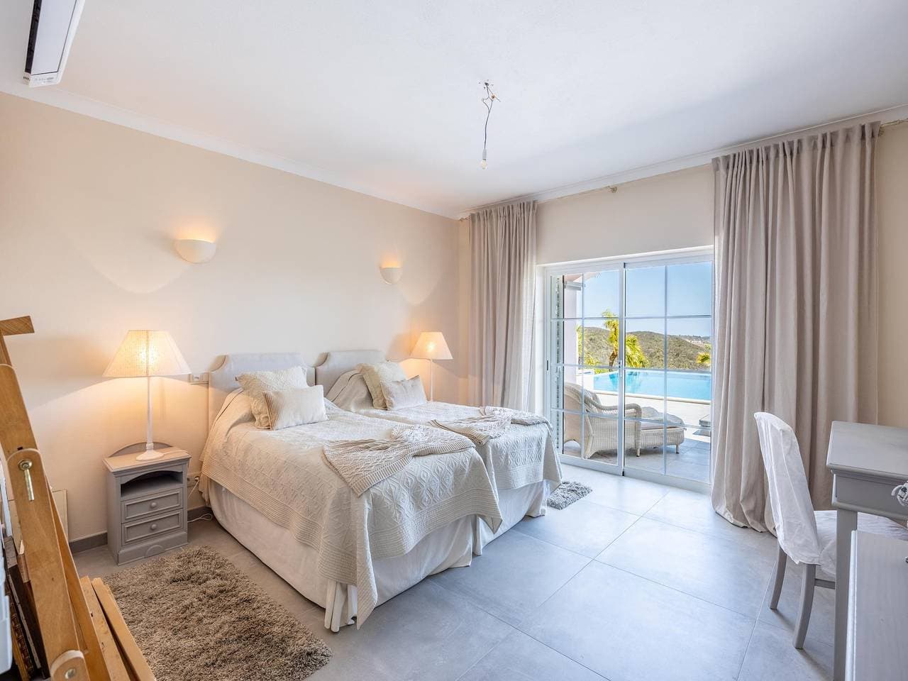 Foto 12 von 69: Schlafzimmer in einer Villa, Budens