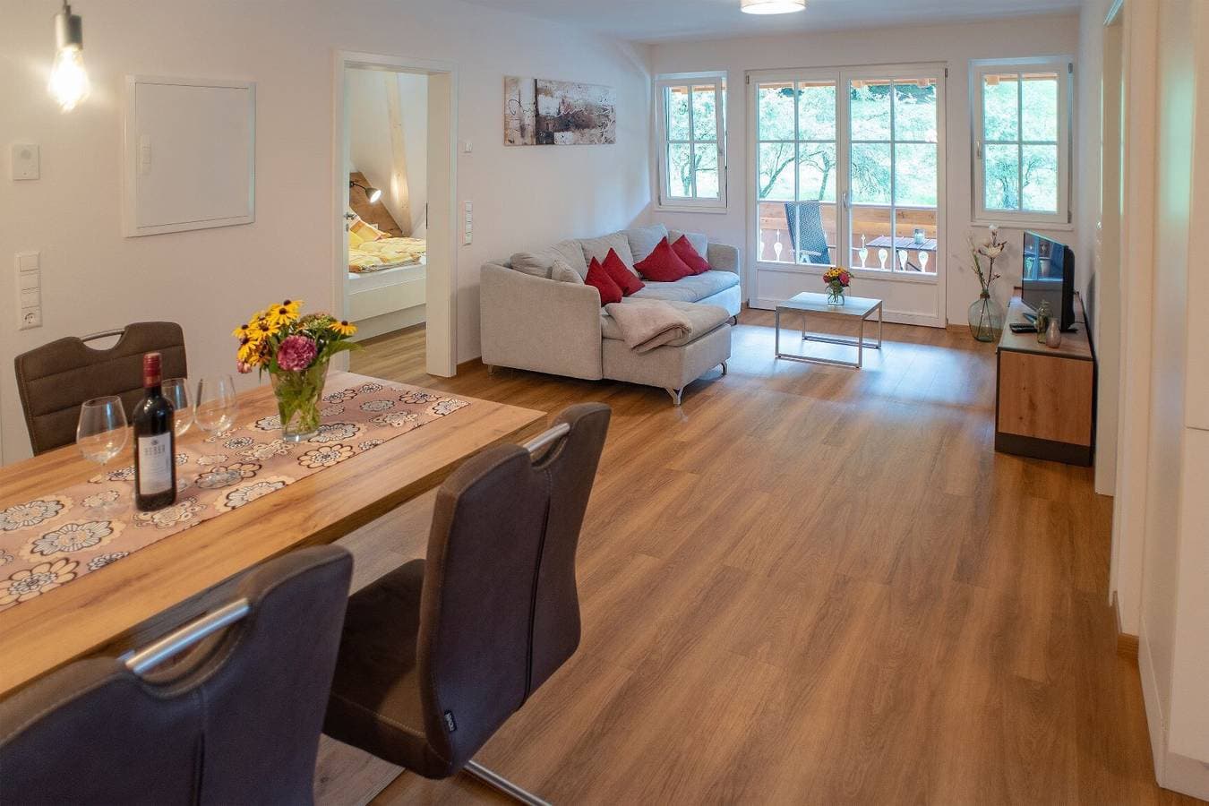 Foto 10 von 17: Ferienwohnung Löwenzahn mit Bergblick, Gemeinschaftsterrasse und WLAN