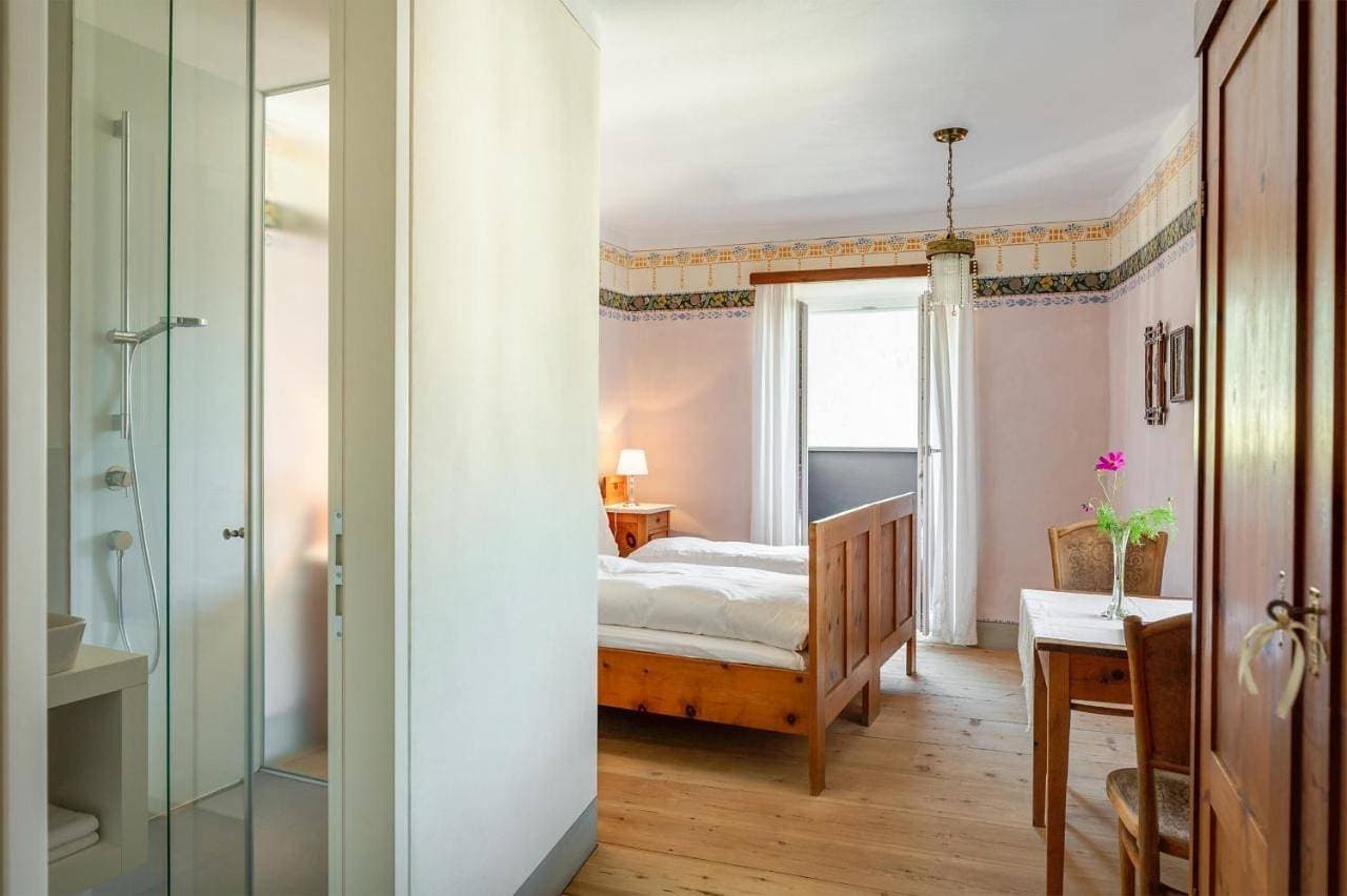 Foto 5 von 11: Double Room with Balcony