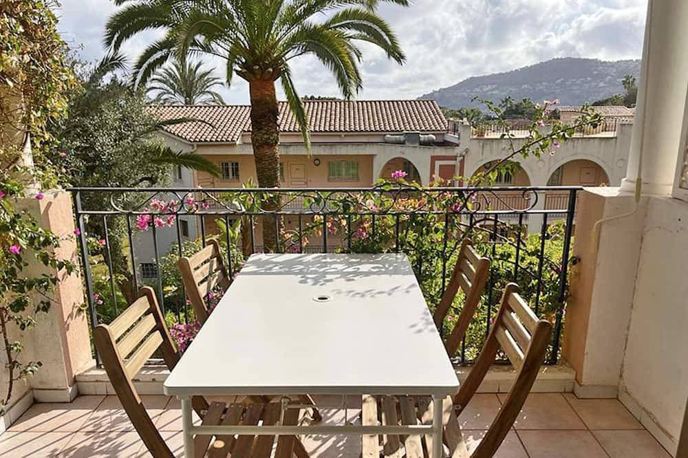 23. A cosy little apt with pool, tennis court & parking in a quiet residence 1